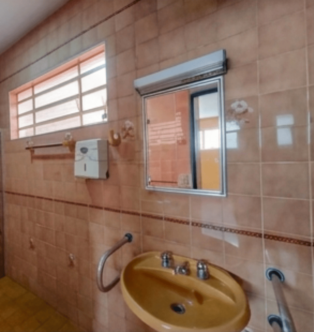 Banheiro PCD do imóvel comercial aluguel