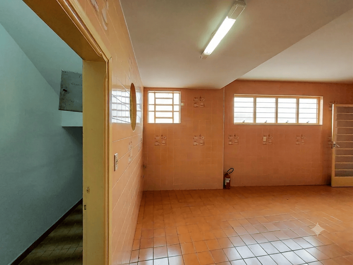 Corredor superior do imóvel para alugar